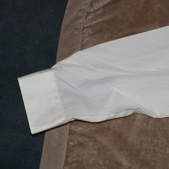 Classix Button Up Dress Shirt - Length 33 - Shoulders 19 - Arm Pits 23.5 - Picture 8 of 14